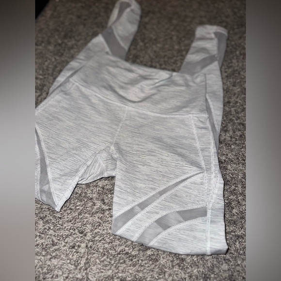 Women’s Lululemon Wunder Under High-Rise
Tight *Mesh 28" Size 4 - Picture 3 of 13
